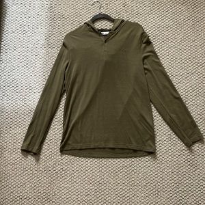 Travis Mathew Shirt/Hoodie